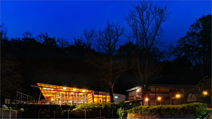 Die Thai-Terrasse bei Nacht