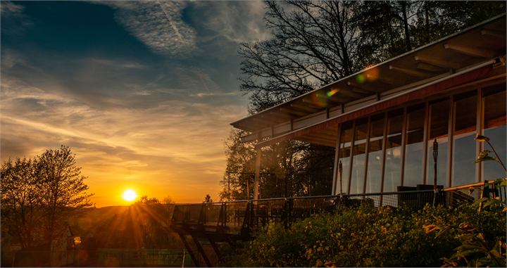 Sonnenuntergang über der Thai-Terrasse