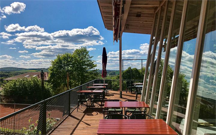 Terrasse mit Blick in die Natur