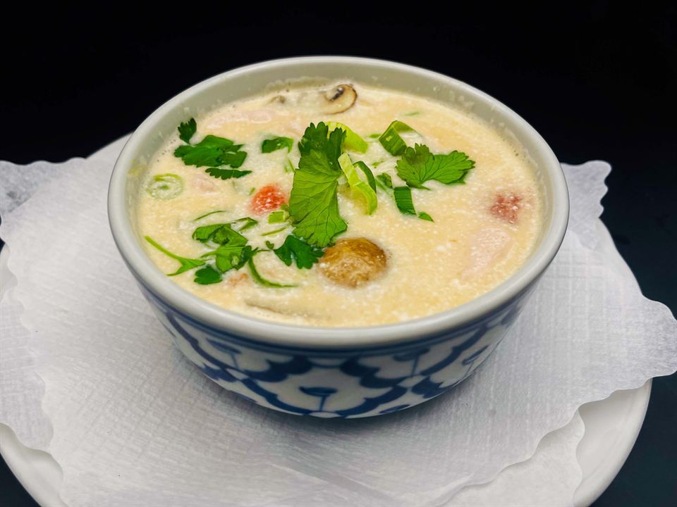 Tom Kah Gai – Kokossuppe mit Hähnchen